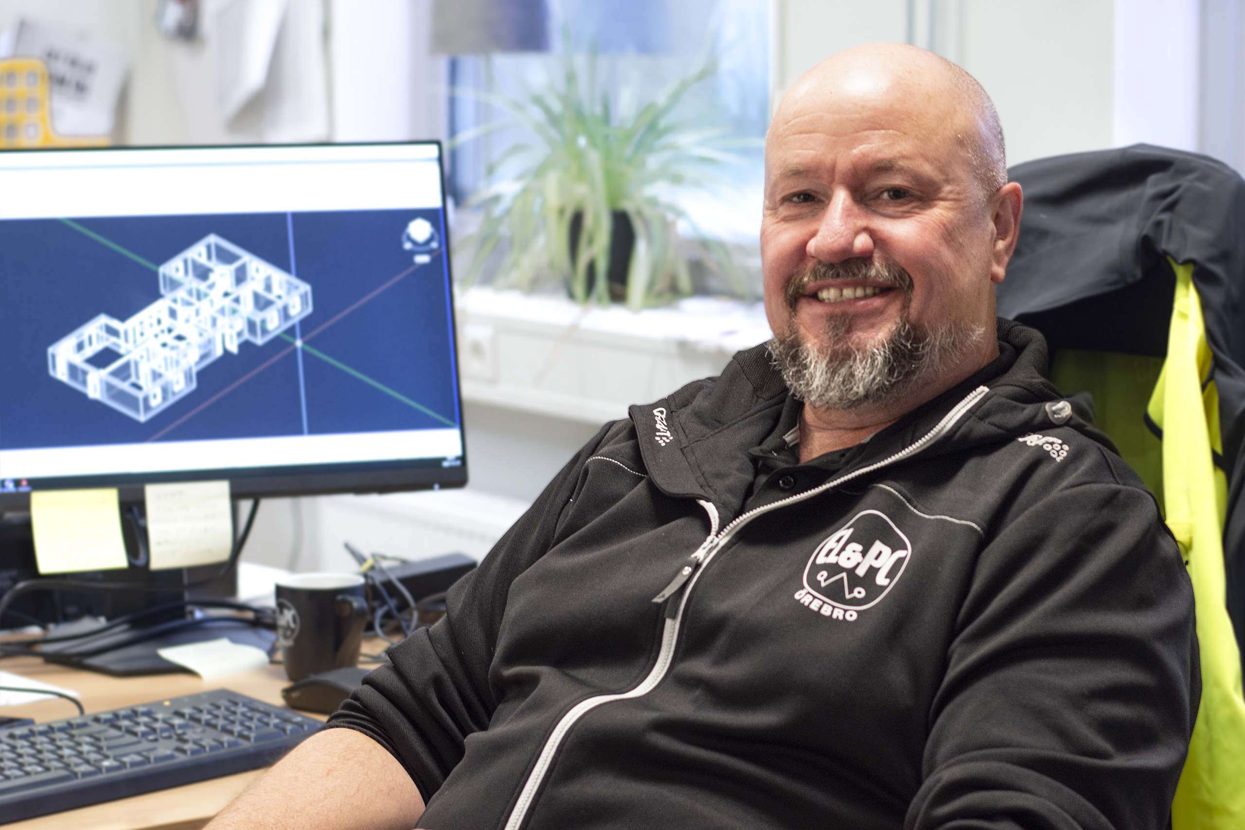 Nyanställde Mikael ritar CAD hos EL & PC: ”En annan värld”
